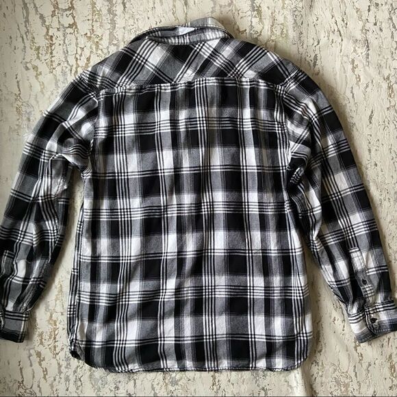 Levi’s Buffalo Check Plaid Button Down - Picture 8 of 8